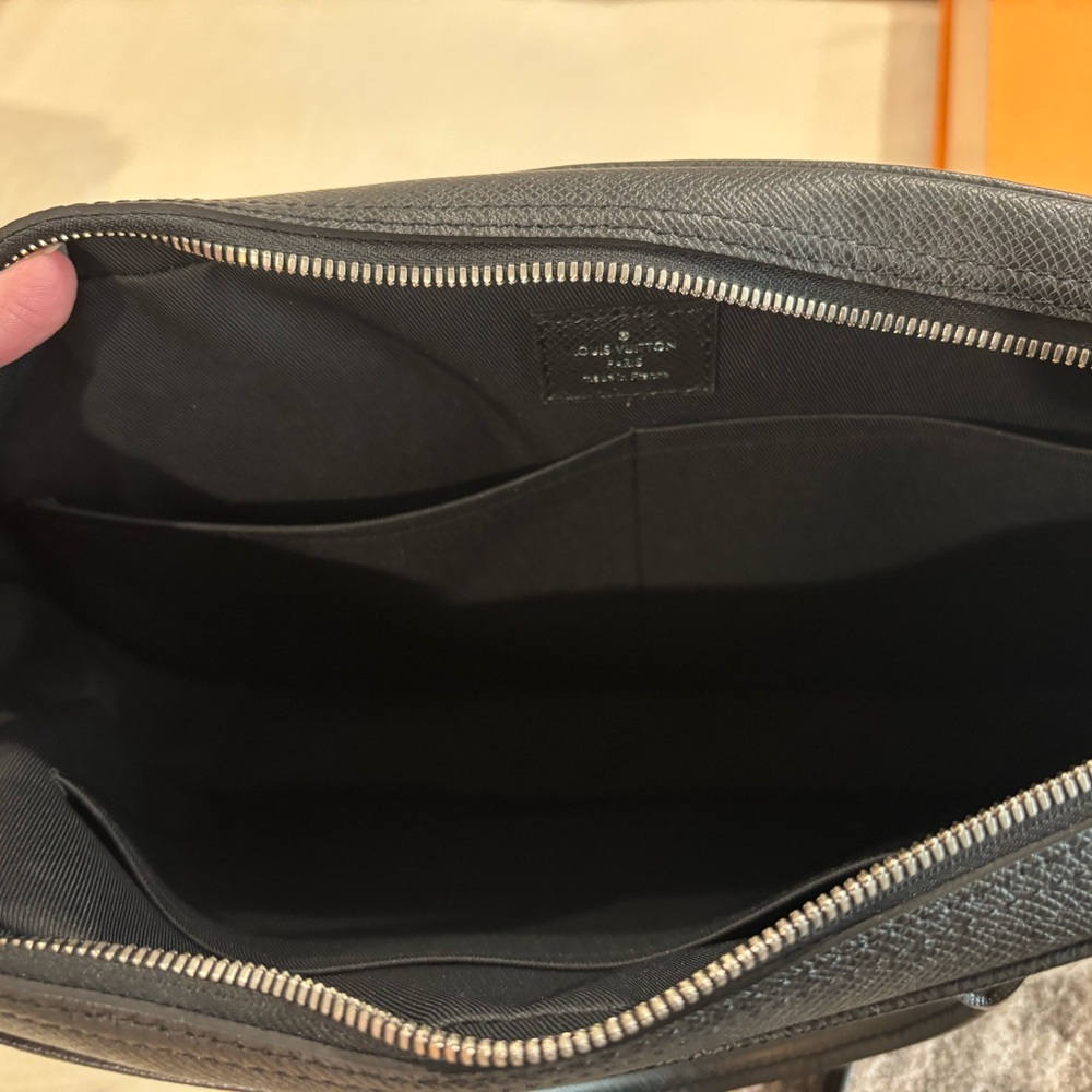 Louis Vuitton Black Briefcase Sleek Professional Design - Picture 4 of 8